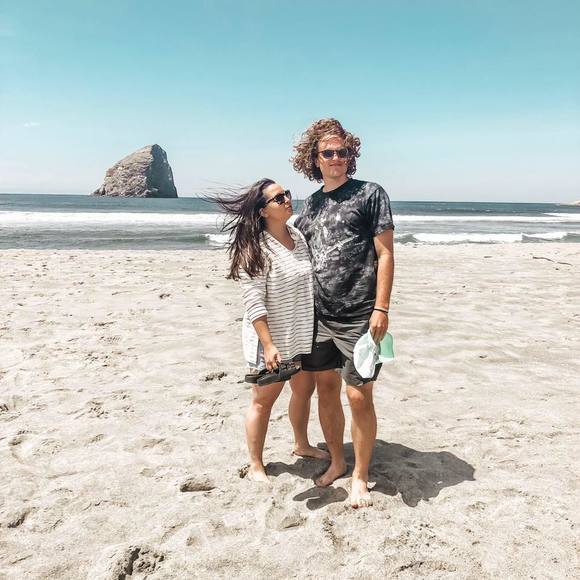 Meet your Posher, Britt - Picture 1 of 1